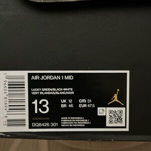 Air Jordan 1’s Lucky Green, leather laces included.